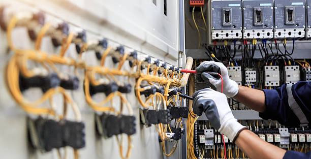Professional Electrician technician working in Villa Park, IL